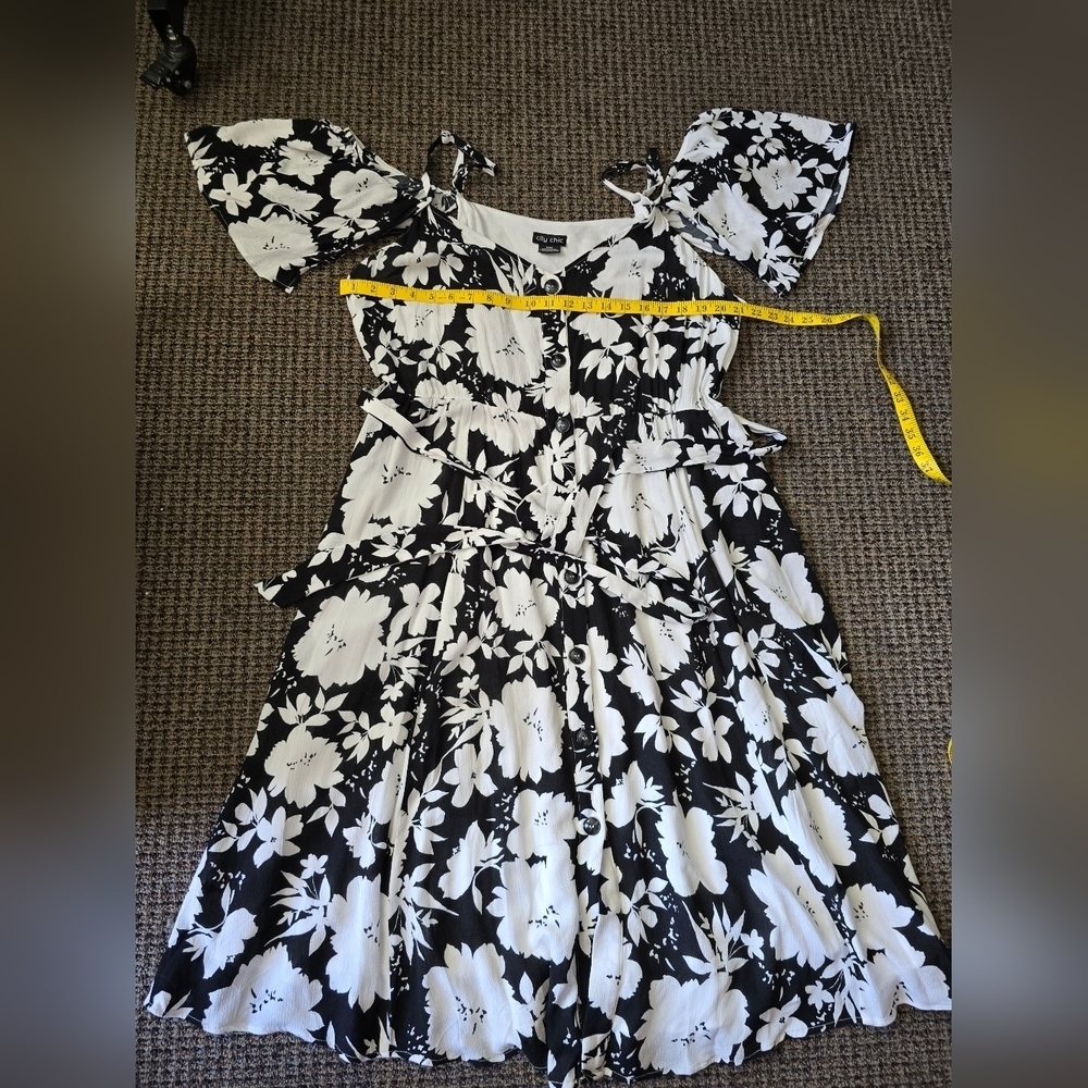 City Chic Black and White Floral Midi Dress - Picture 4 of 7